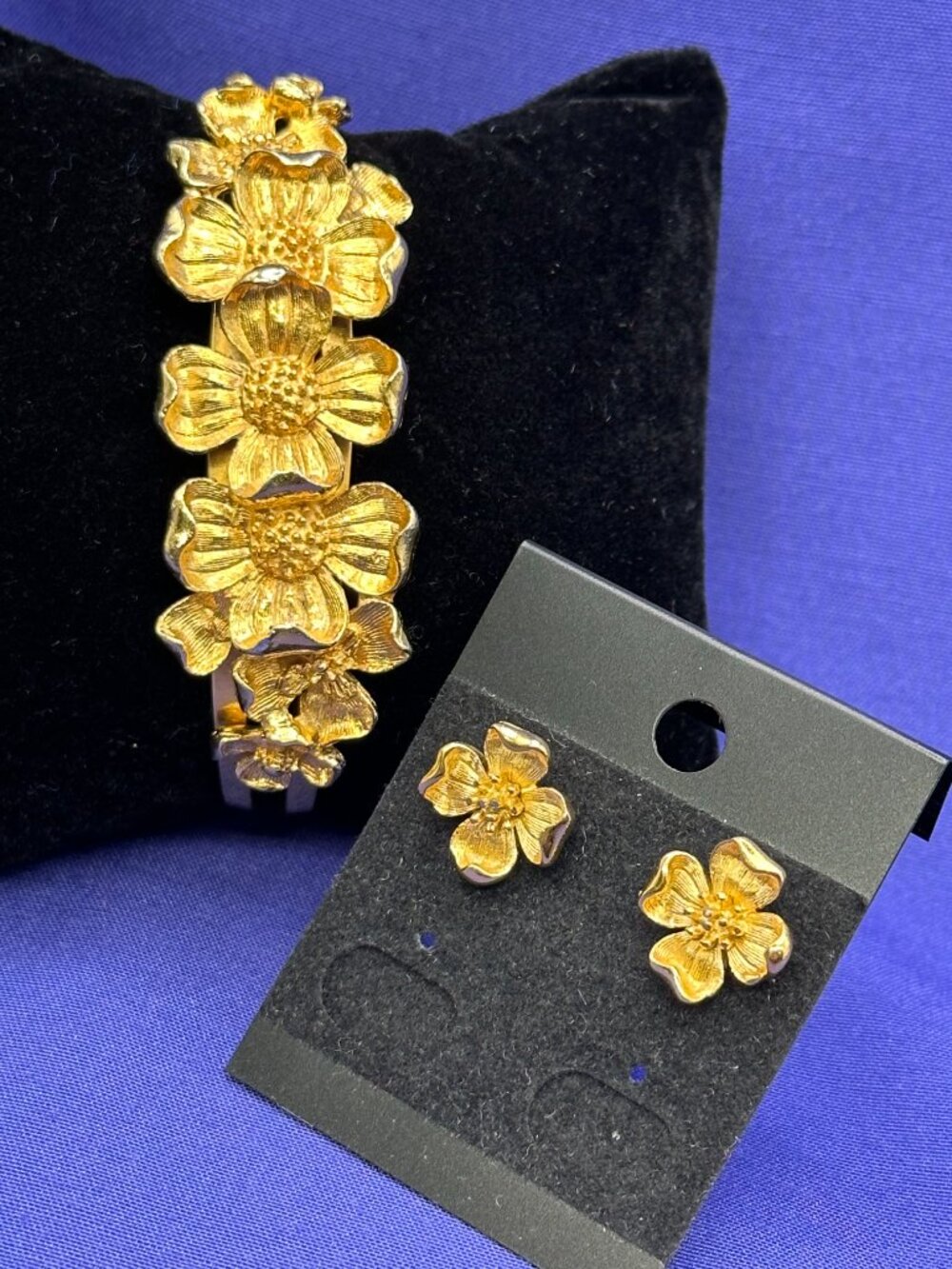 Set Gold-Tone Dogwood Flower Open Cuff Bracelet & Earrings